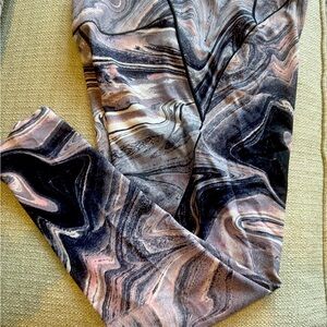 Victoria’s Secret Onyx Marble Leggings